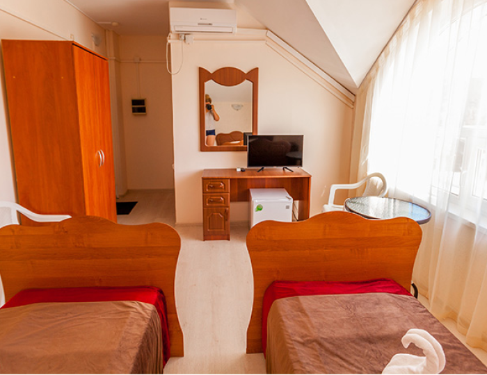 Семейный На мансарде 4 местный 1 комнатный без балкона - Отель «ЛермонтовЪ» Лермонтово